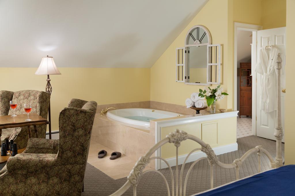 Wolf Cove Inn Poland ภายนอก รูปภาพ
