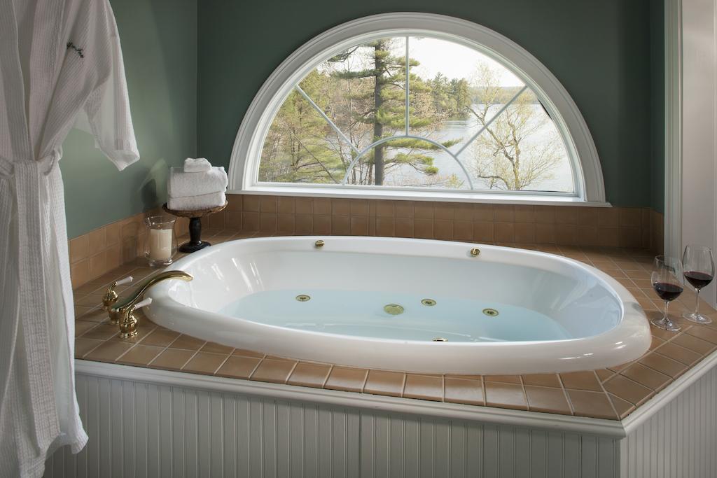 Wolf Cove Inn Poland ภายนอก รูปภาพ