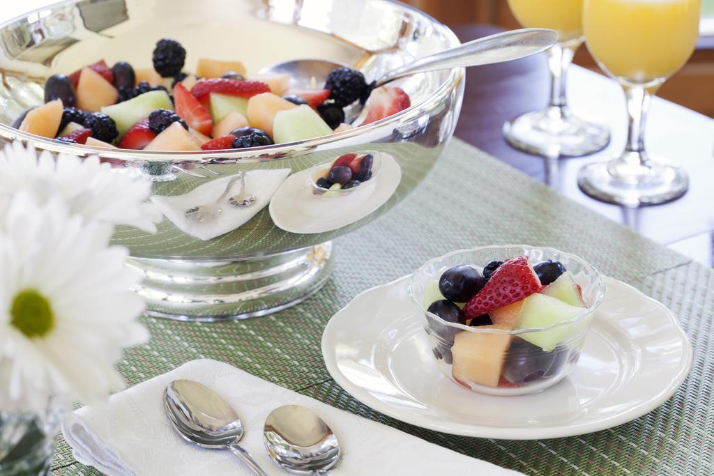 Wolf Cove Inn Poland ภายนอก รูปภาพ