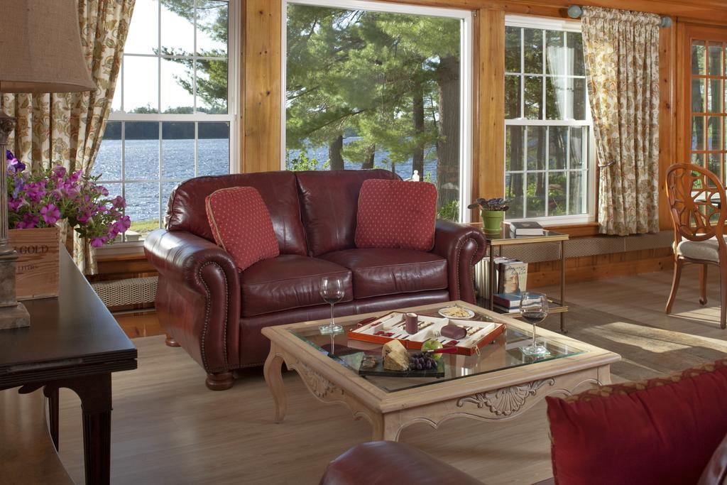Wolf Cove Inn Poland ภายนอก รูปภาพ