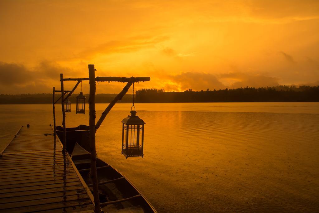 Wolf Cove Inn Poland ภายนอก รูปภาพ