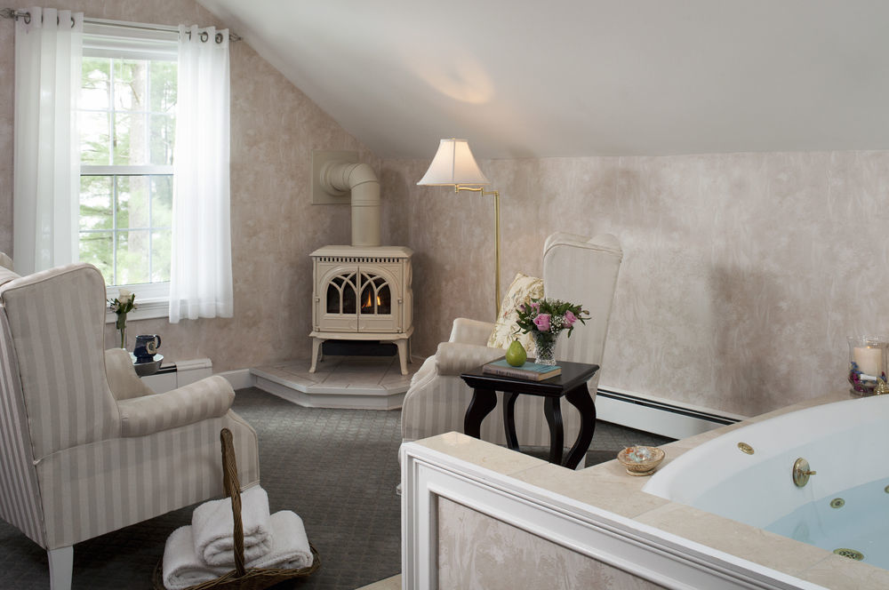 Wolf Cove Inn Poland ภายนอก รูปภาพ