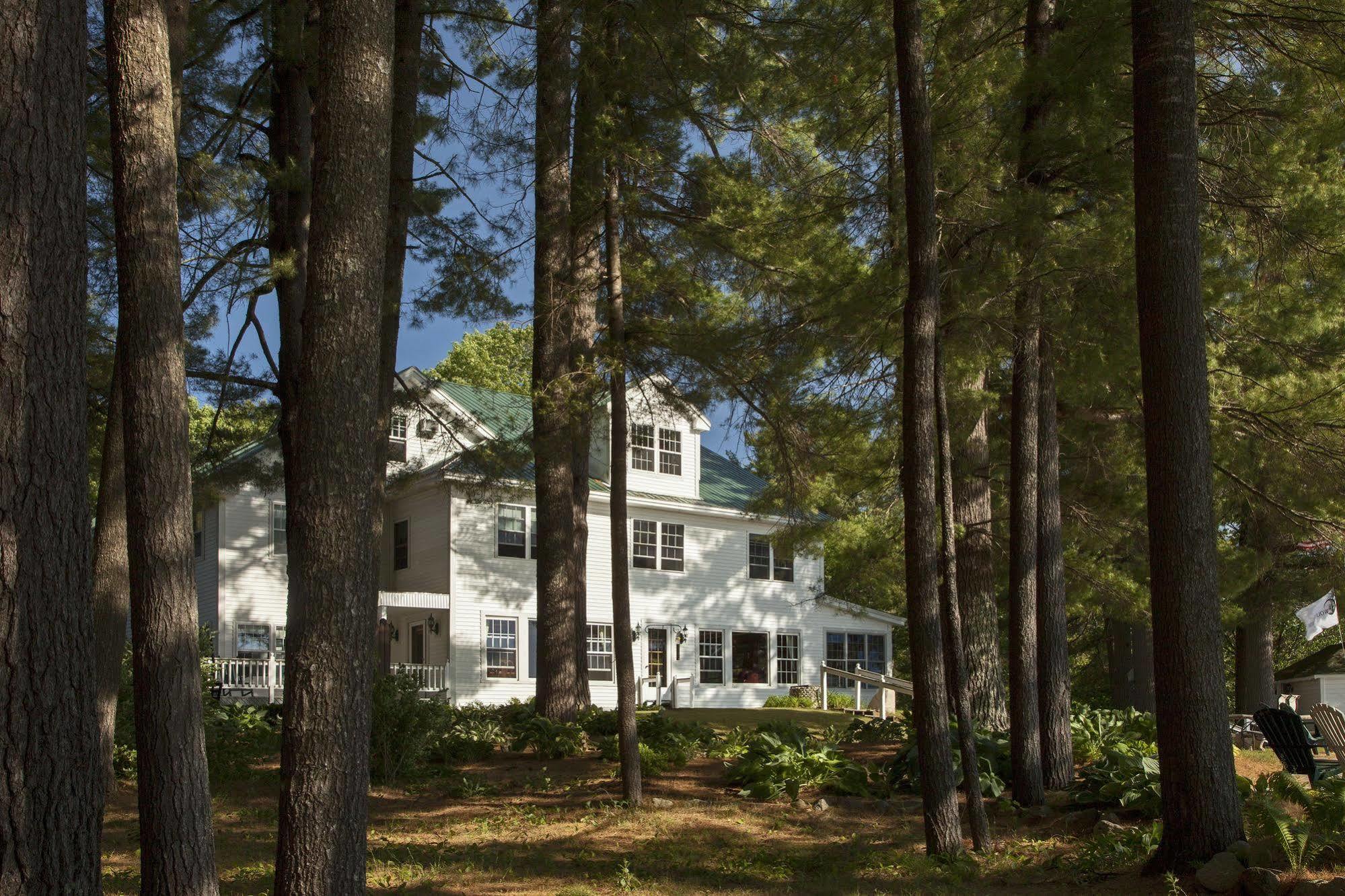 Wolf Cove Inn Poland ภายนอก รูปภาพ