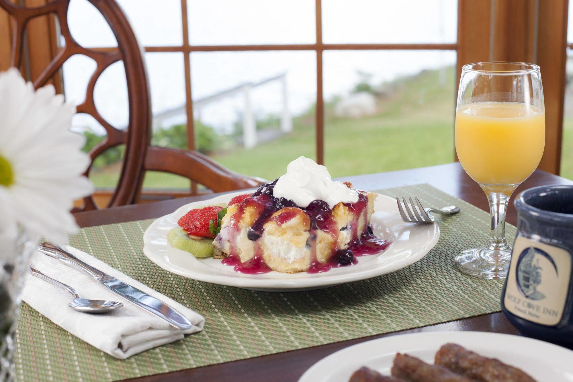 Wolf Cove Inn Poland ภายนอก รูปภาพ