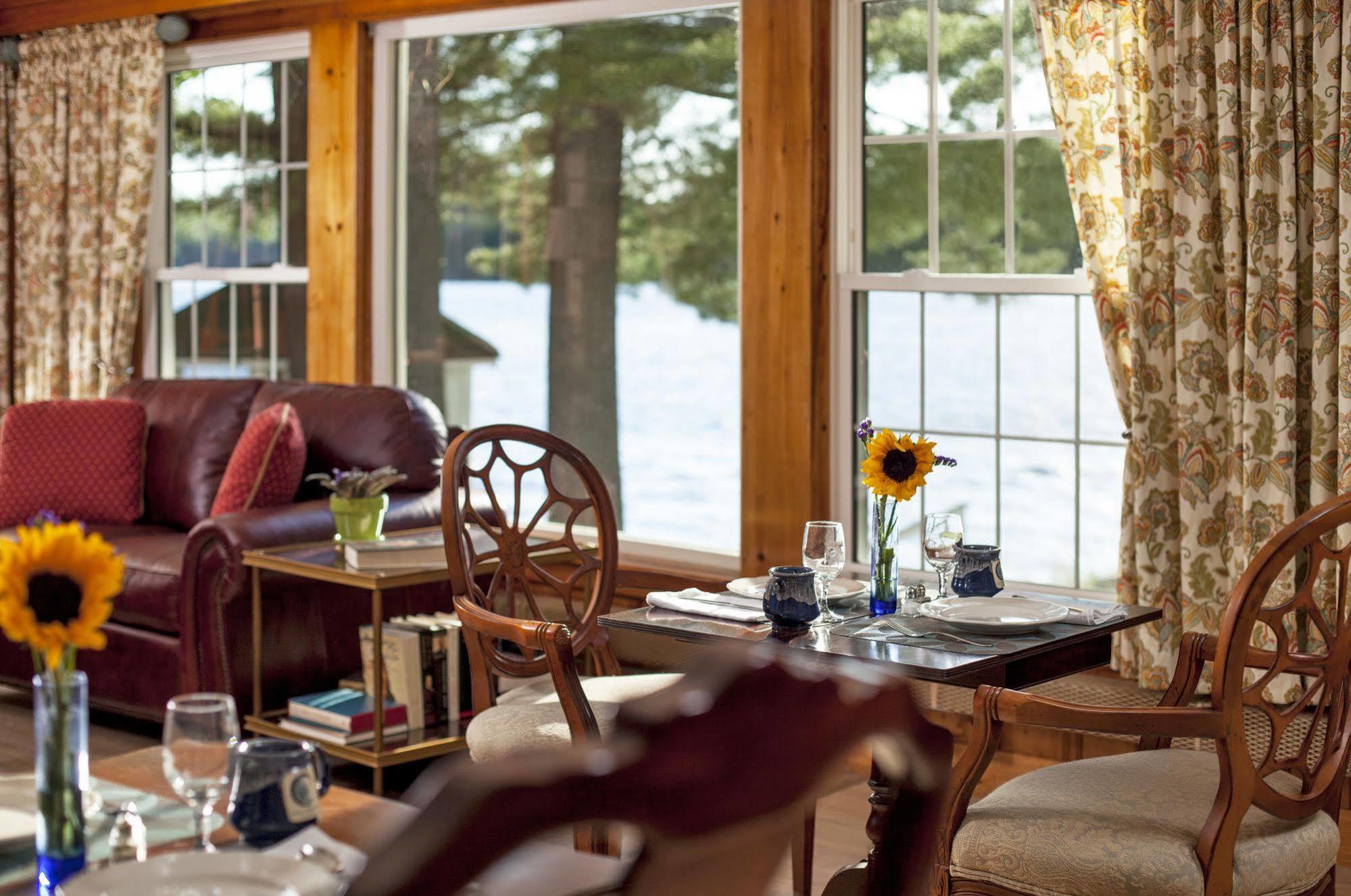 Wolf Cove Inn Poland ภายนอก รูปภาพ