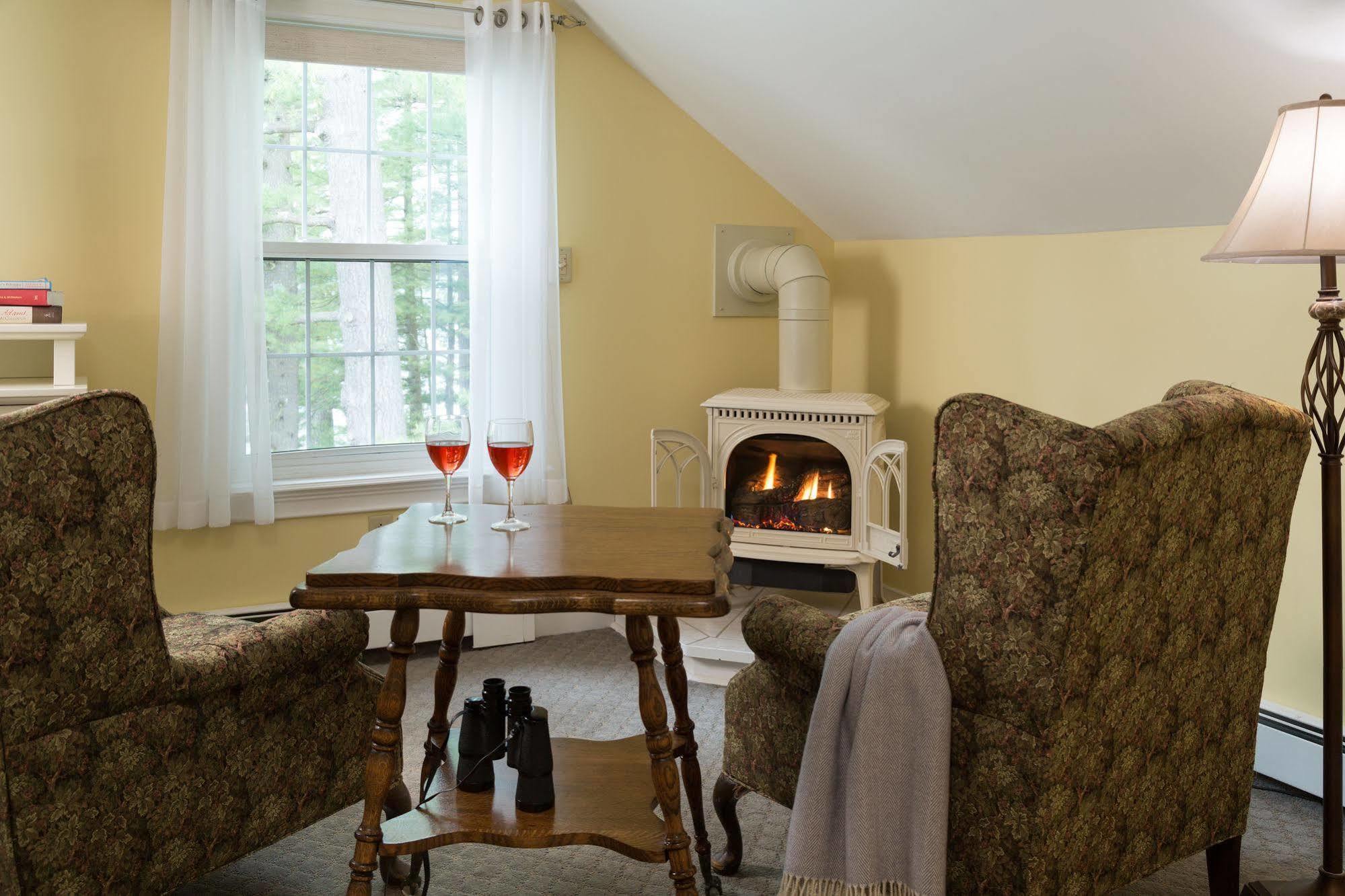 Wolf Cove Inn Poland ภายนอก รูปภาพ