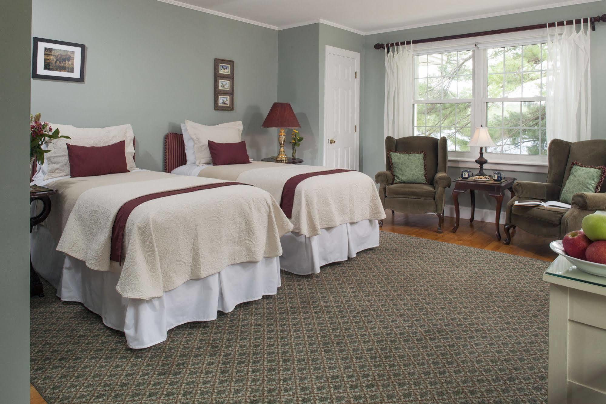 Wolf Cove Inn Poland ภายนอก รูปภาพ