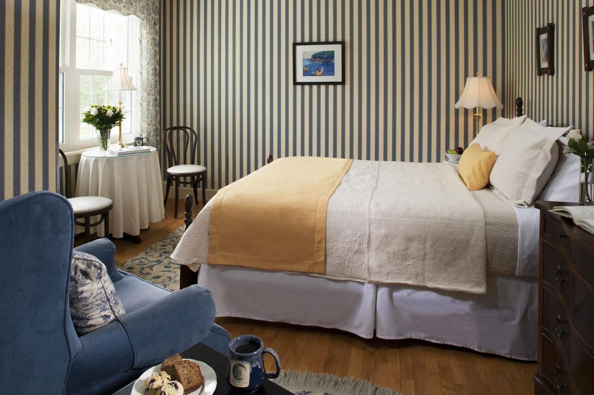 Wolf Cove Inn Poland ภายนอก รูปภาพ